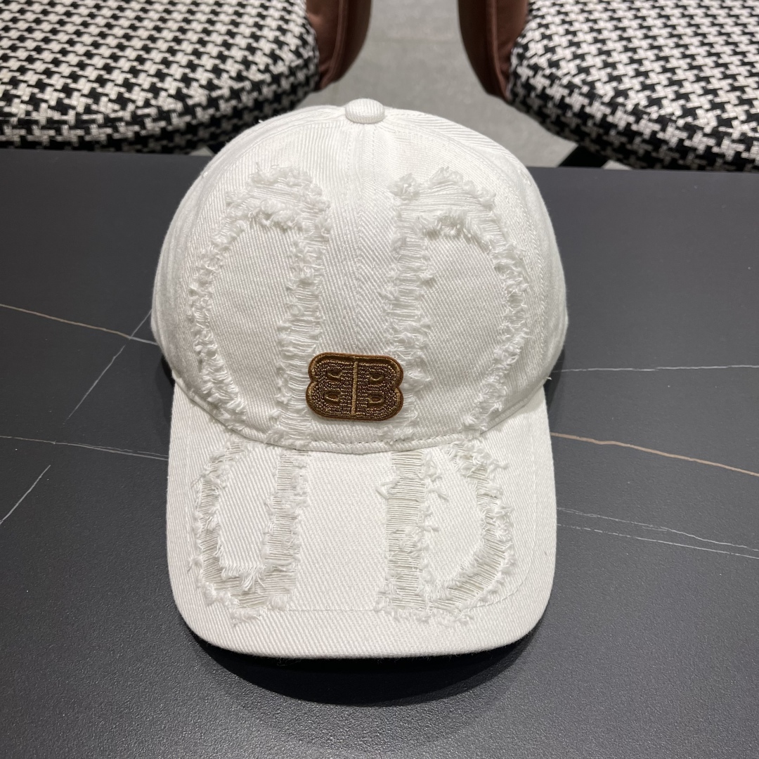  BALENCIAGA巴黎世家新款棒球帽，很酷的色系，男女佩戴都有不同style，巴黎粉必入款！