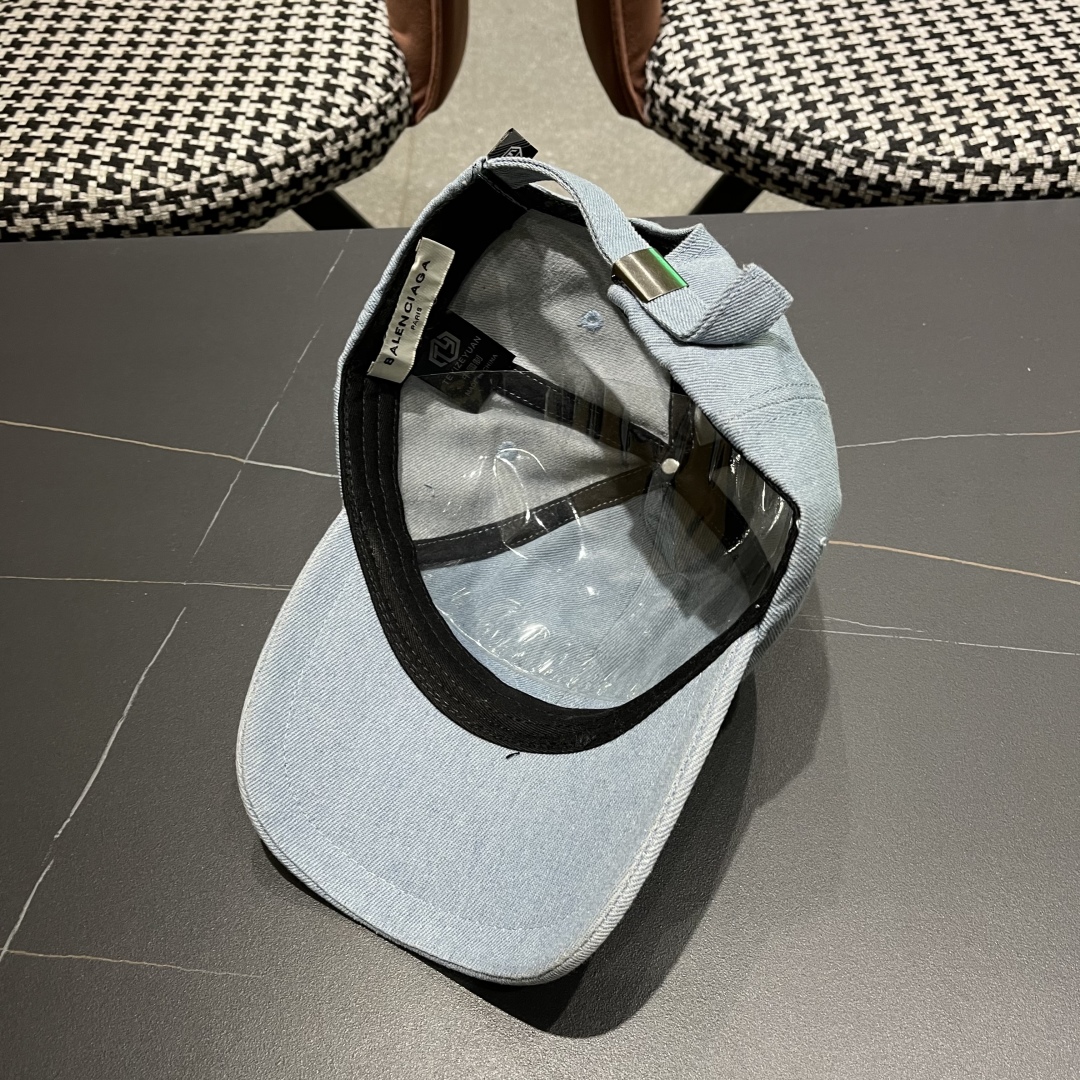  BALENCIAGA巴黎世家新款棒球帽，很酷的色系，男女佩戴都有不同style，巴黎粉必入款！