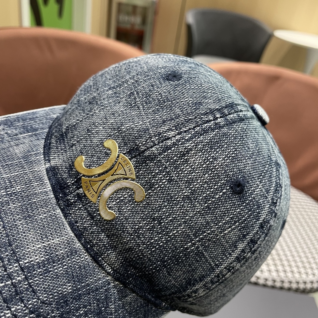  新款上新～🆕🆕赛琳 celine牛仔棒球帽🧢好看是真的好看，牛仔特别有味道搭配什么衣服都好看，不洗头星