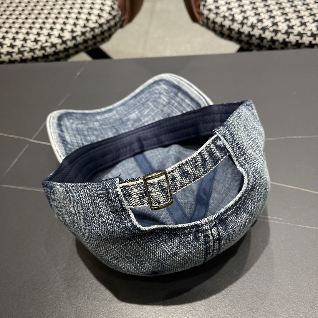  新款上新～🆕🆕赛琳 celine牛仔棒球帽🧢好看是真的好看，牛仔特别有味道搭配什么衣服都好看，不洗头星