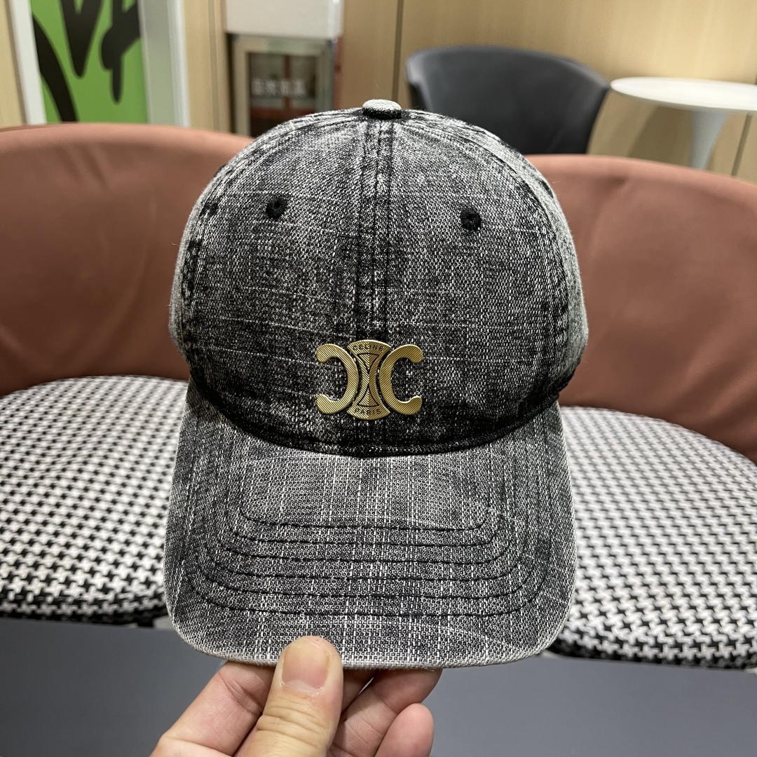  新款上新～🆕🆕赛琳 celine牛仔棒球帽🧢好看是真的好看，牛仔特别有味道搭配什么衣服都好看，不洗头星