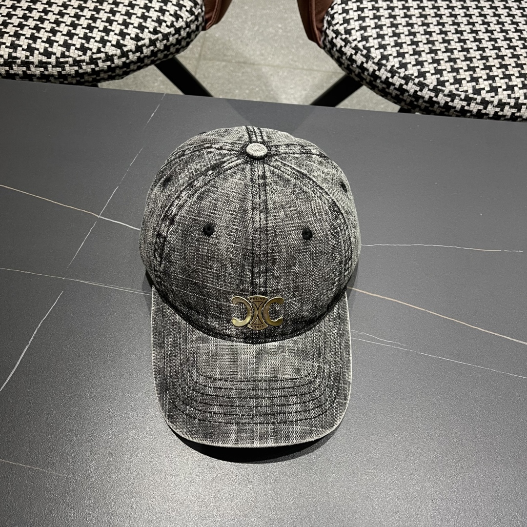  新款上新～🆕🆕赛琳 celine牛仔棒球帽🧢好看是真的好看，牛仔特别有味道搭配什么衣服都好看，不洗头星