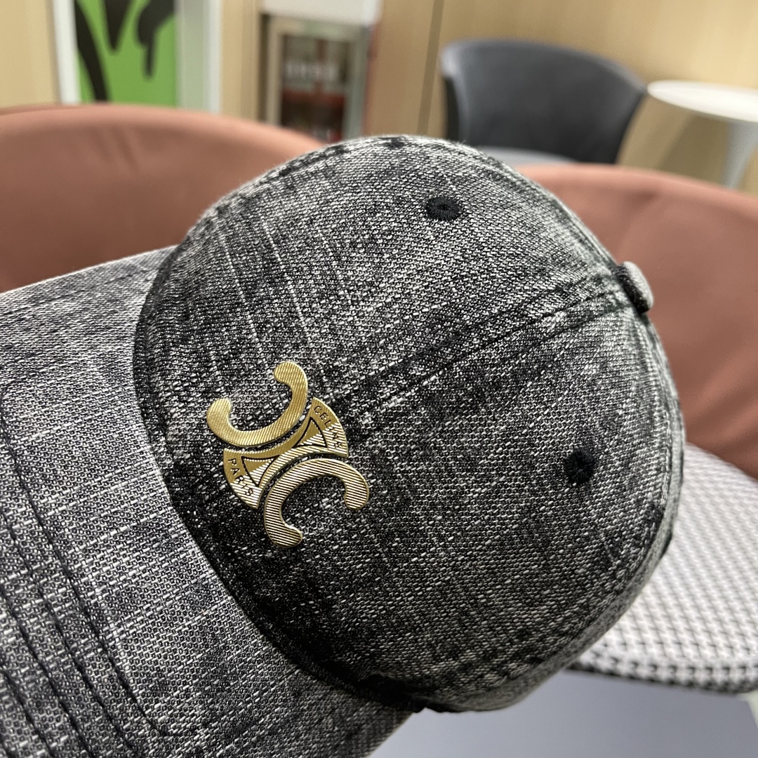  新款上新～🆕🆕赛琳 celine牛仔棒球帽🧢好看是真的好看，牛仔特别有味道搭配什么衣服都好看，不洗头星