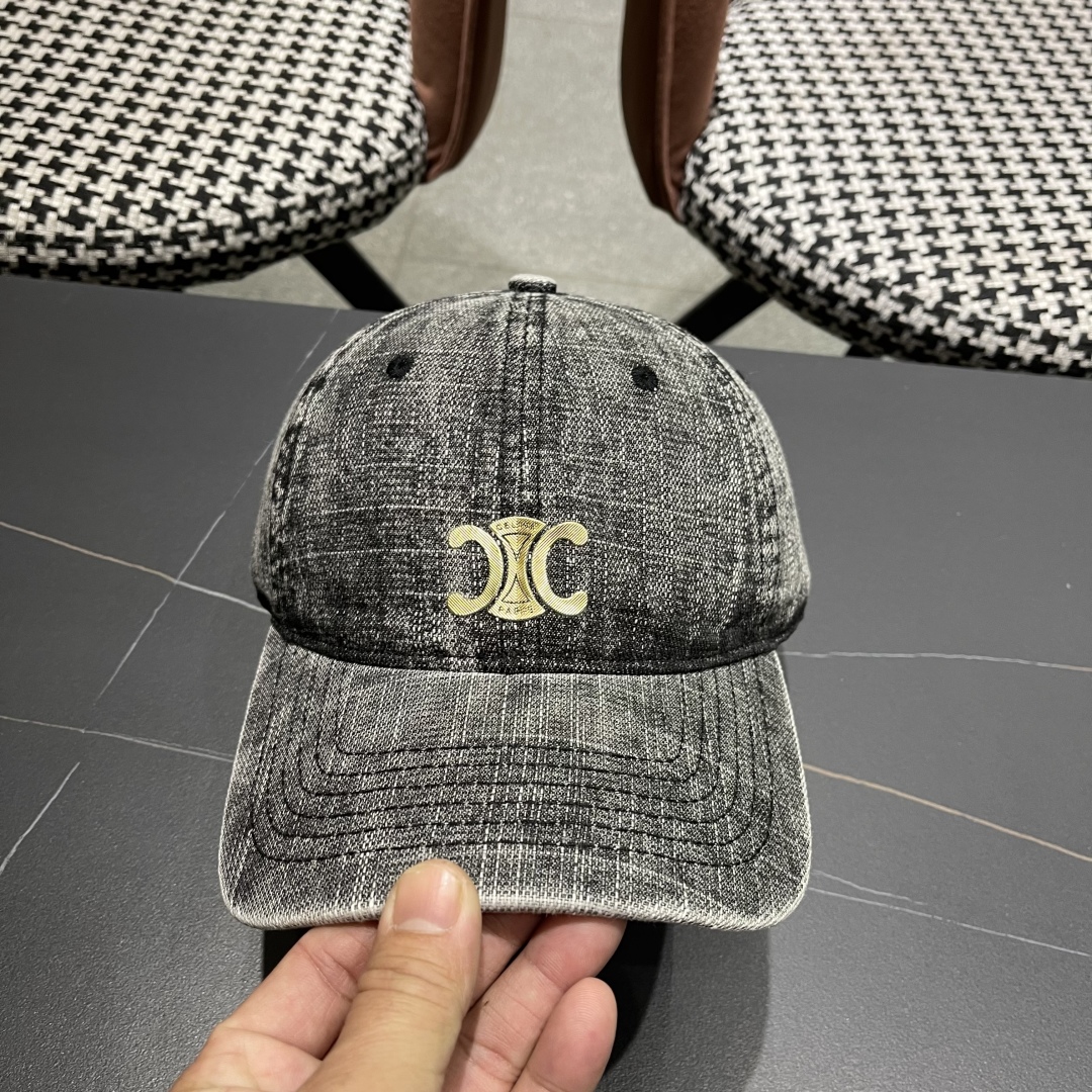  新款上新～🆕🆕赛琳 celine牛仔棒球帽🧢好看是真的好看，牛仔特别有味道搭配什么衣服都好看，不洗头星
