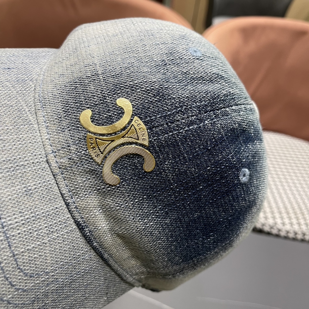  新款上新～🆕🆕赛琳 celine牛仔棒球帽🧢好看是真的好看，牛仔特别有味道搭配什么衣服都好看，不洗头星
