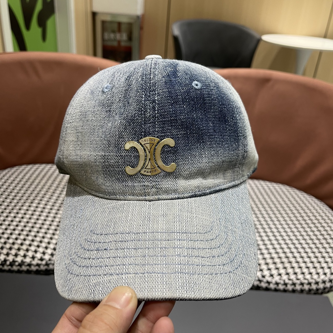  新款上新～🆕🆕赛琳 celine牛仔棒球帽🧢好看是真的好看，牛仔特别有味道搭配什么衣服都好看，不洗头星