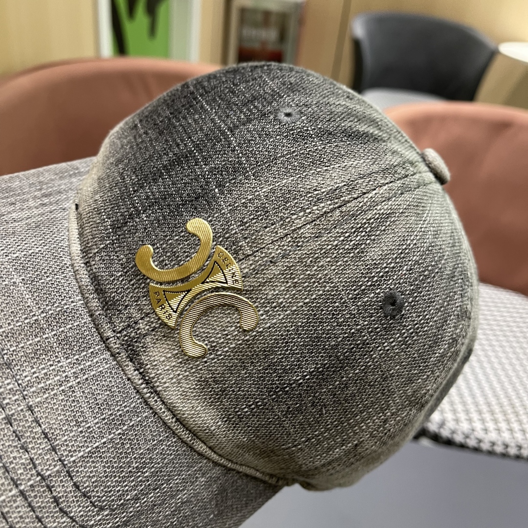  新款上新～🆕🆕赛琳 celine牛仔棒球帽🧢好看是真的好看，牛仔特别有味道搭配什么衣服都好看，不洗头星