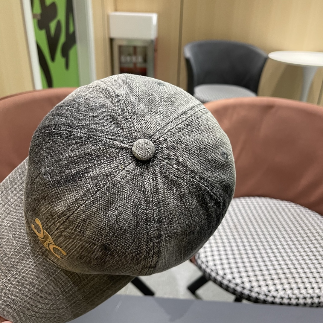  新款上新～🆕🆕赛琳 celine牛仔棒球帽🧢好看是真的好看，牛仔特别有味道搭配什么衣服都好看，不洗头星
