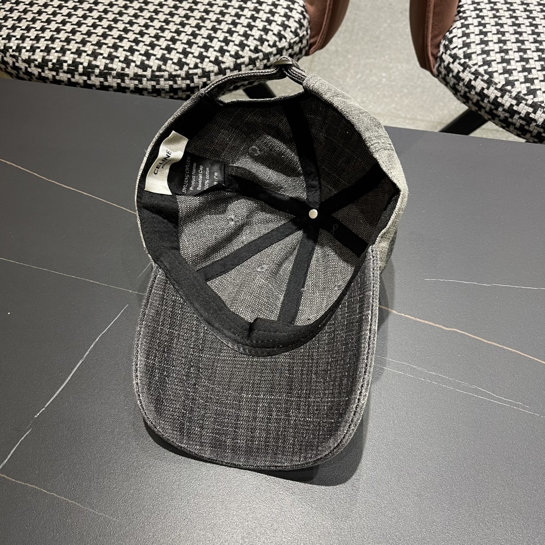  新款上新～🆕🆕赛琳 celine牛仔棒球帽🧢好看是真的好看，牛仔特别有味道搭配什么衣服都好看，不洗头星
