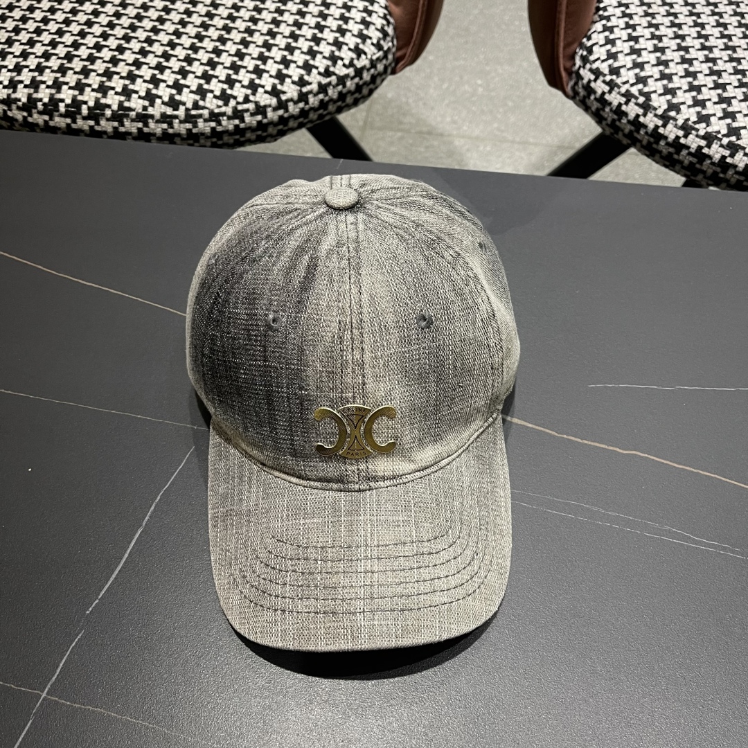  新款上新～🆕🆕赛琳 celine牛仔棒球帽🧢好看是真的好看，牛仔特别有味道搭配什么衣服都好看，不洗头星