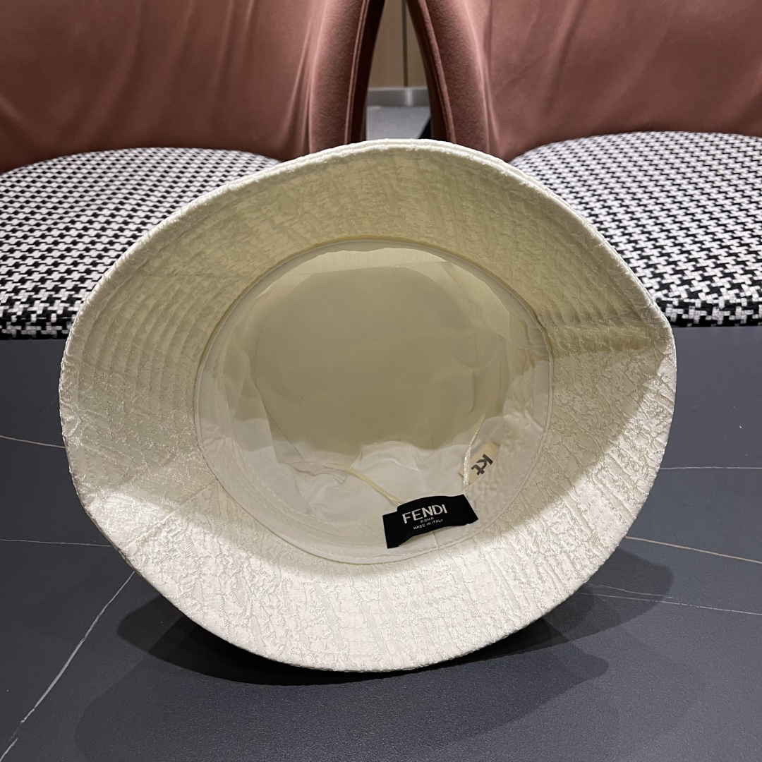 Fendi芬迪 爆款 渔夫帽 男女 同款。百万红人推荐 入手 巨万搭 痞雅 头围:57cm