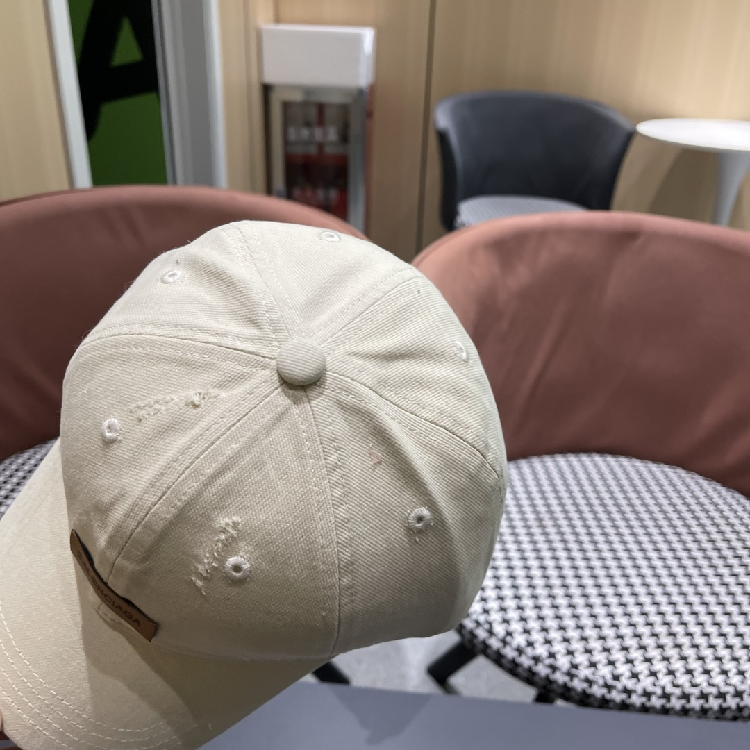  巴黎世家Balenciaga🧢棒球帽♥️质量非常棒👍休闲时尚🌼百搭款♥️男女同款！