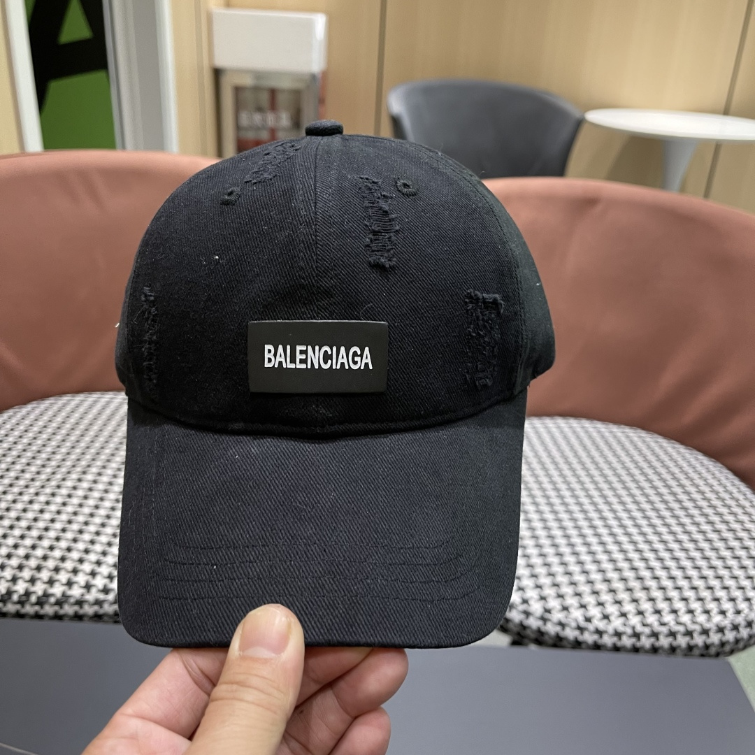  巴黎世家Balenciaga🧢棒球帽♥️质量非常棒👍休闲时尚🌼百搭款♥️男女同款！