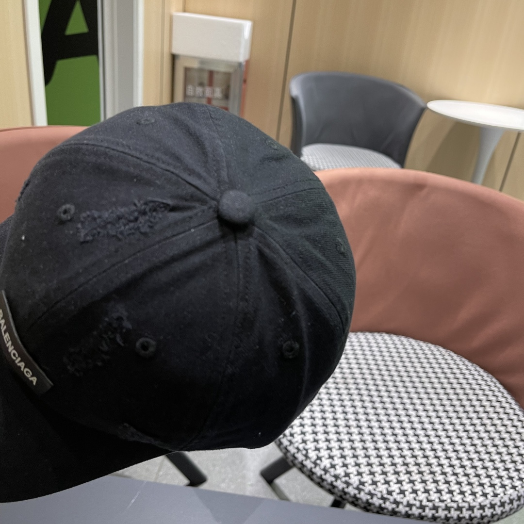  巴黎世家Balenciaga🧢棒球帽♥️质量非常棒👍休闲时尚🌼百搭款♥️男女同款！