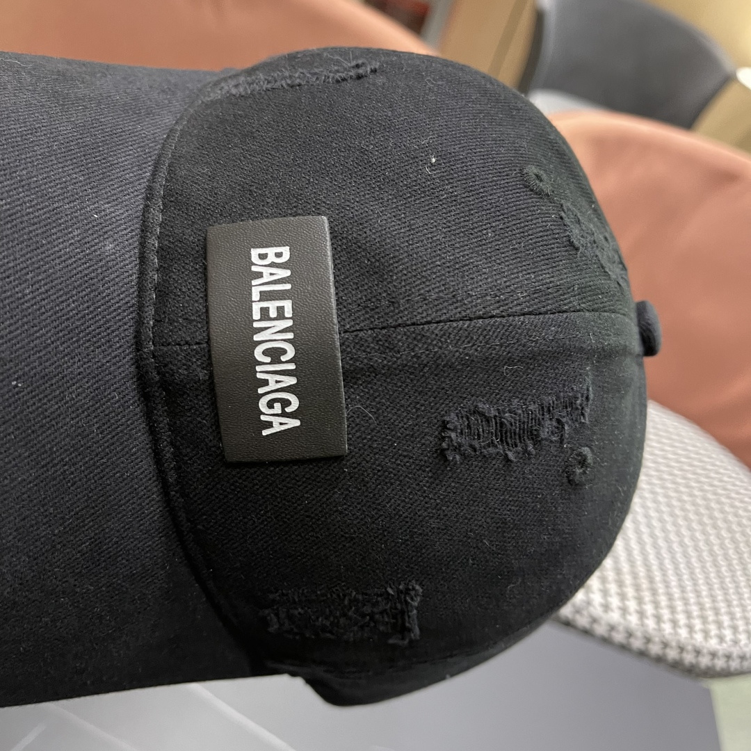  巴黎世家Balenciaga🧢棒球帽♥️质量非常棒👍休闲时尚🌼百搭款♥️男女同款！