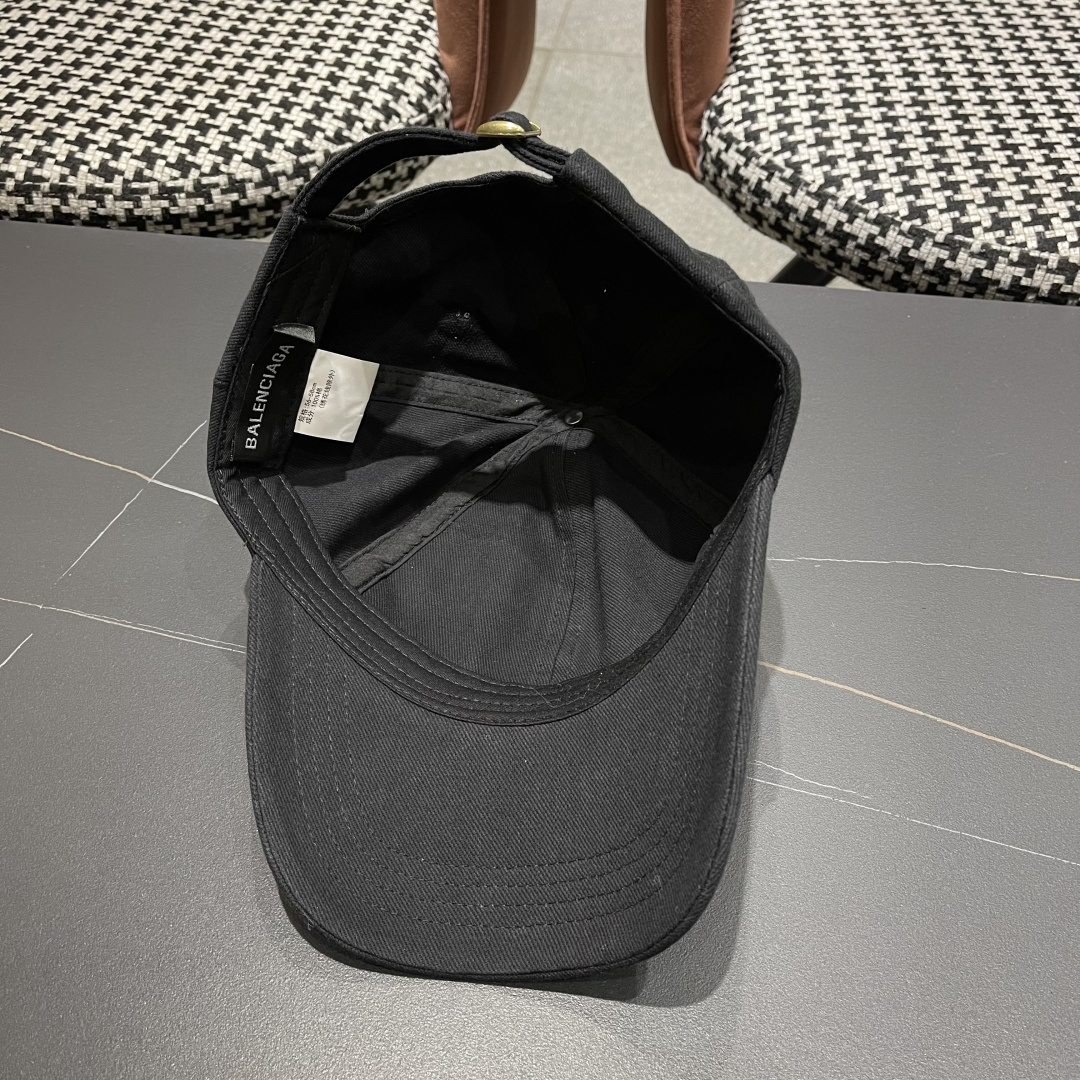  巴黎世家Balenciaga🧢棒球帽♥️质量非常棒👍休闲时尚🌼百搭款♥️男女同款！