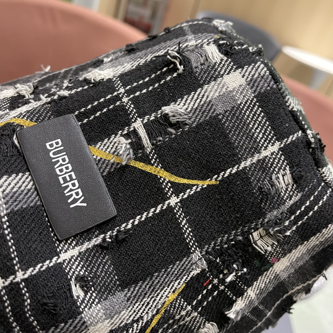  巴宝莉Burberry新款英伦风破洞格子渔夫帽女显脸小盆帽大头围户外水桶帽子