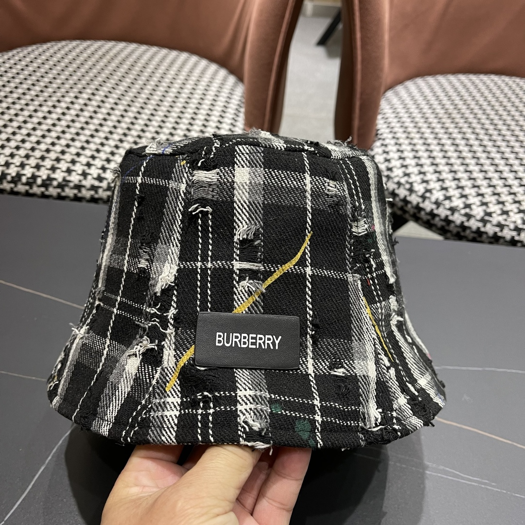  巴宝莉Burberry新款英伦风破洞格子渔夫帽女显脸小盆帽大头围户外水桶帽子
