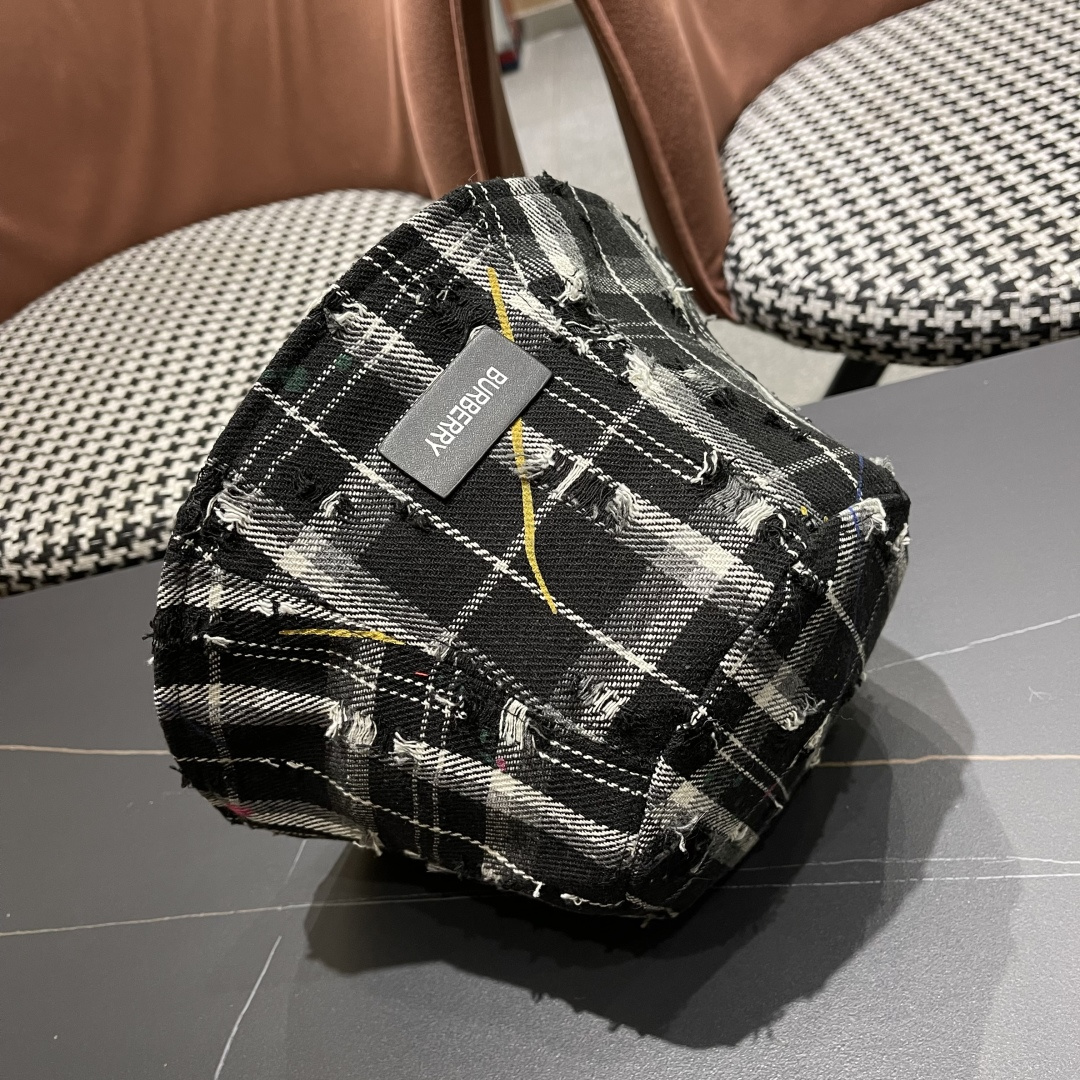  巴宝莉Burberry新款英伦风破洞格子渔夫帽女显脸小盆帽大头围户外水桶帽子