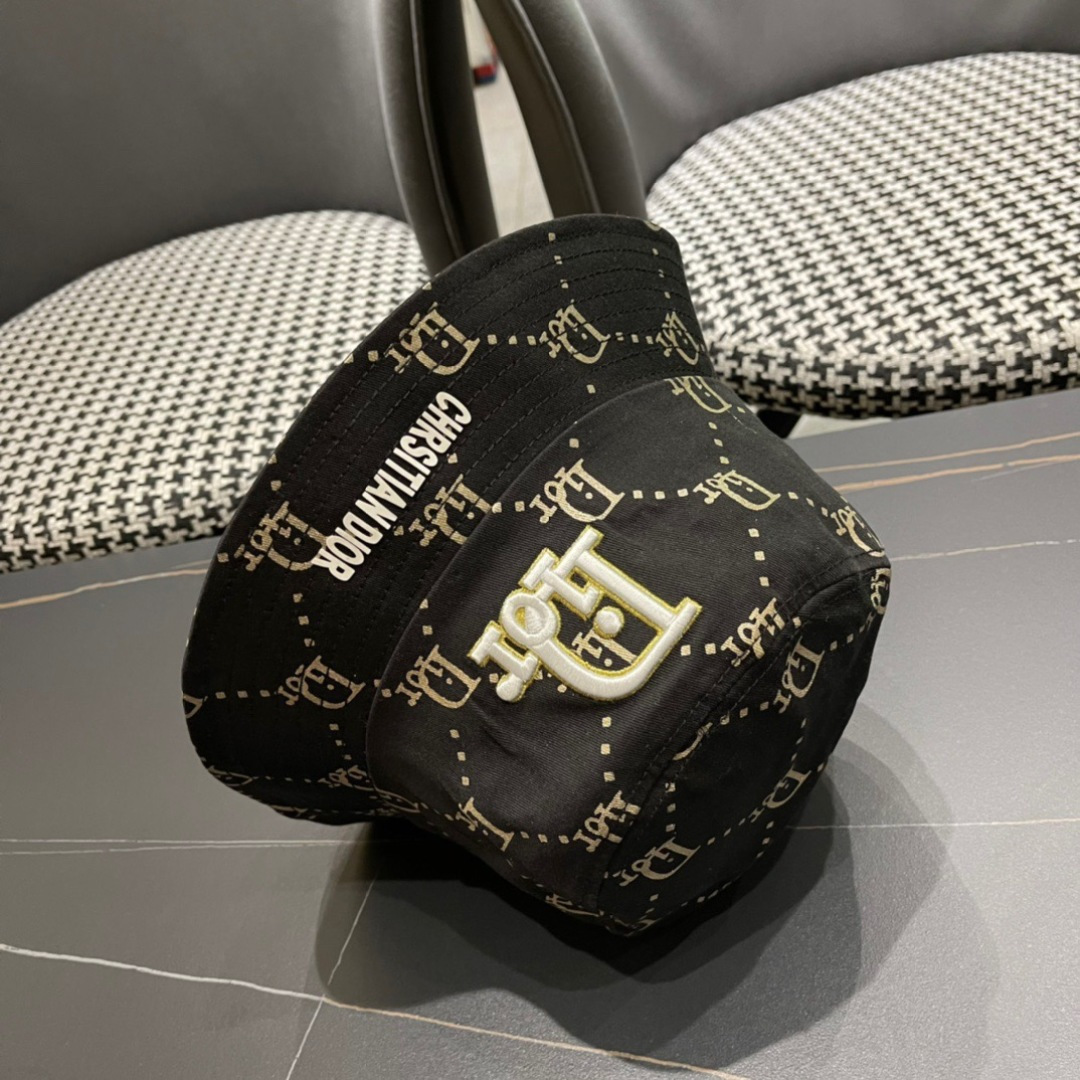 Dior 迪奥 新款原单渔夫帽， 精致純也格调很有感觉，很酷很时尚，专柜断货热门，质量超赞