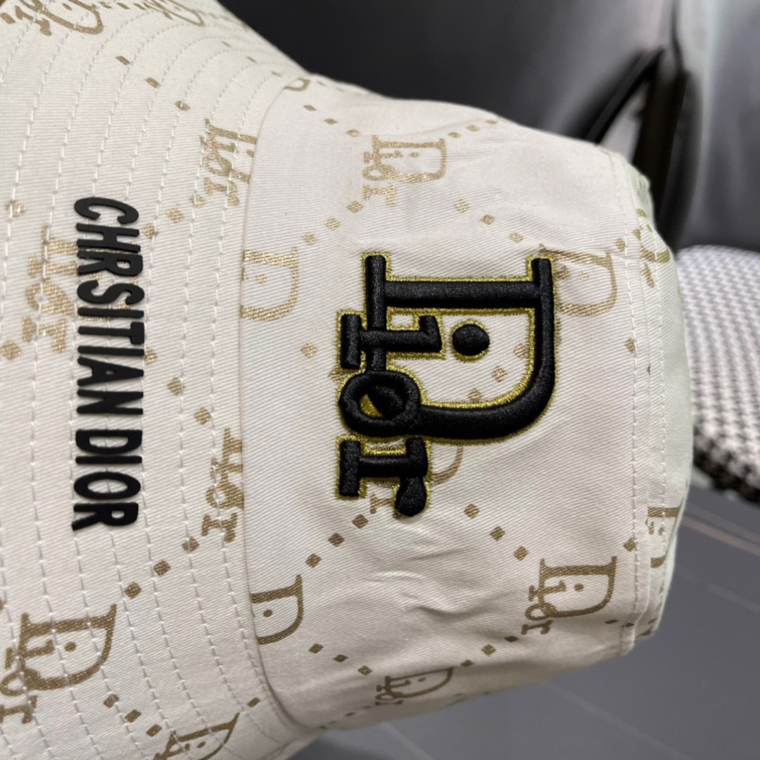 Dior 迪奥 新款原单渔夫帽， 精致純也格调很有感觉，很酷很时尚，专柜断货热门，质量超赞