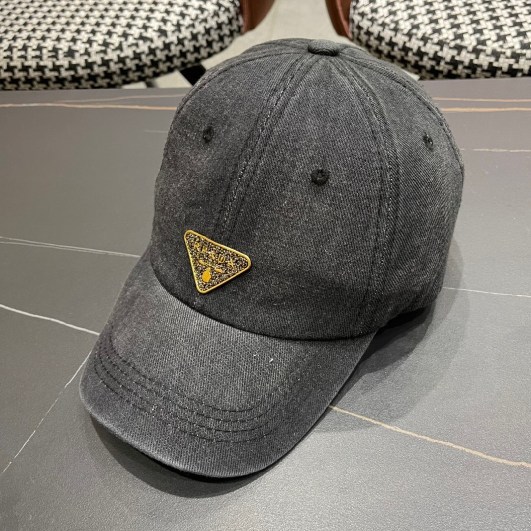  普拉达Prada 新款经典三角标牛仔棒球帽🧢日常刚需 颜色完美 帽型正点 简直谁戴都好看🧐质量超赞👍