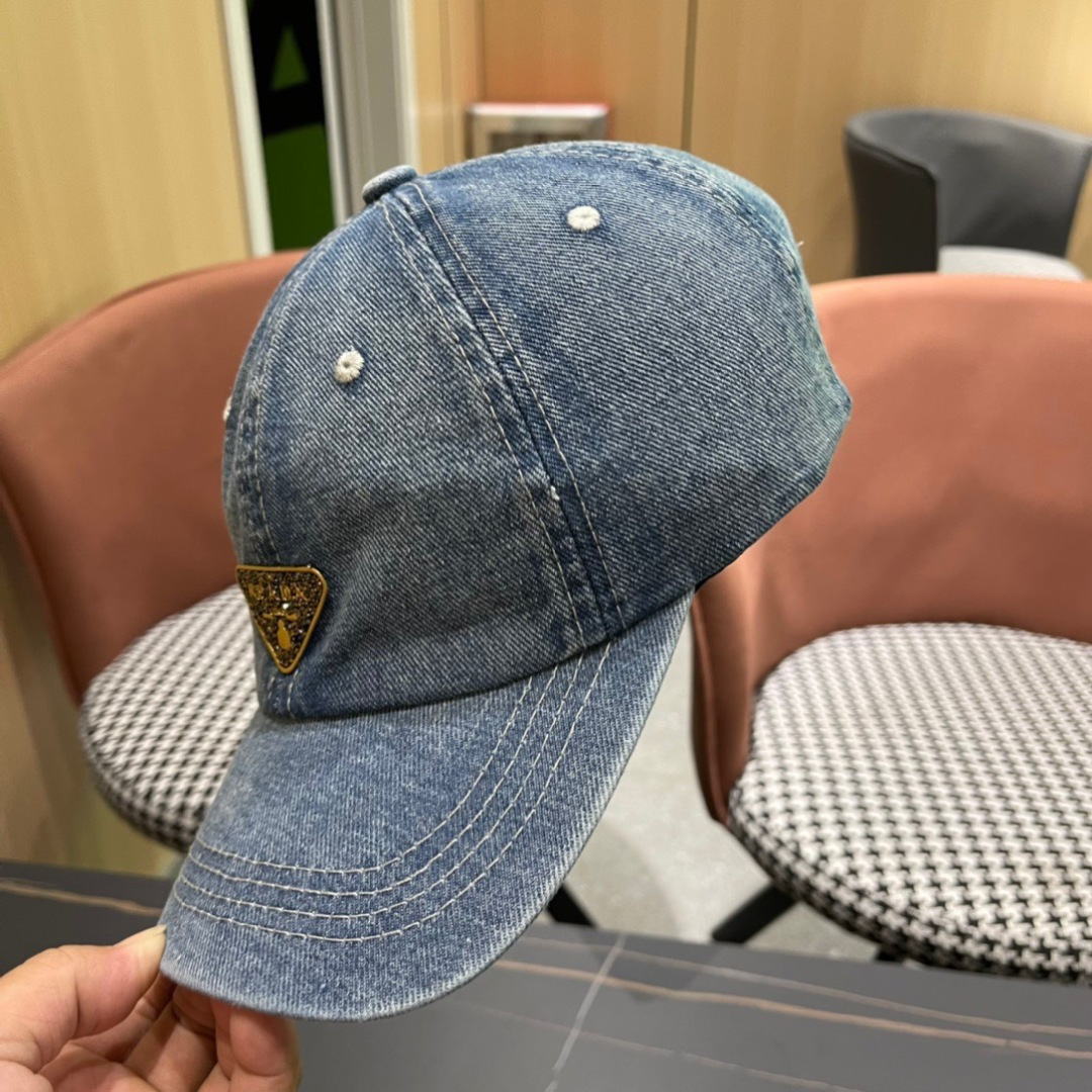  普拉达Prada 新款经典三角标牛仔棒球帽🧢日常刚需 颜色完美 帽型正点 简直谁戴都好看🧐质量超赞👍