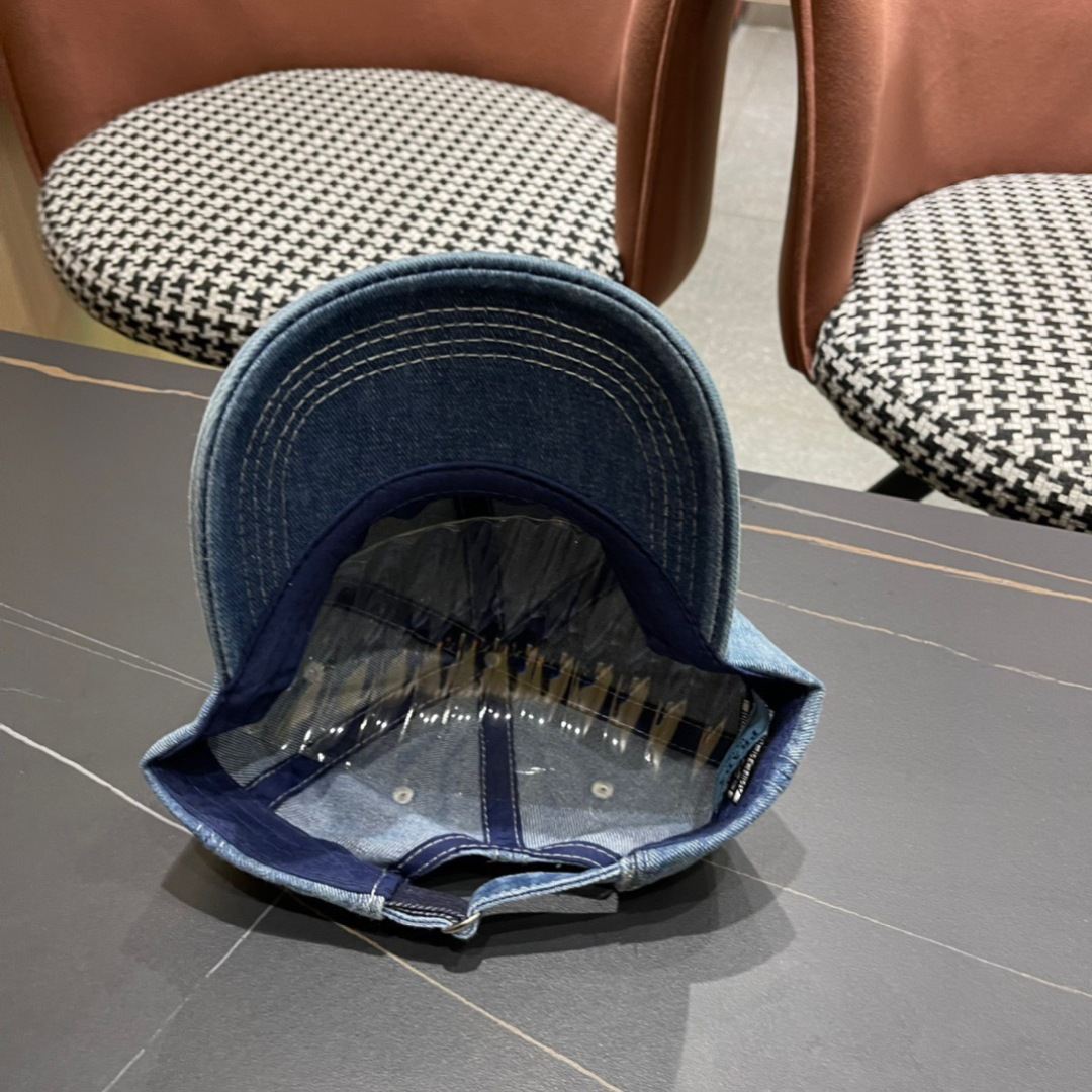  普拉达Prada 新款经典三角标牛仔棒球帽🧢日常刚需 颜色完美 帽型正点 简直谁戴都好看🧐质量超赞👍