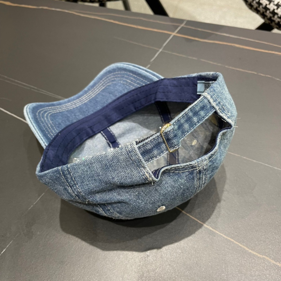  普拉达Prada 新款经典三角标牛仔棒球帽🧢日常刚需 颜色完美 帽型正点 简直谁戴都好看🧐质量超赞👍