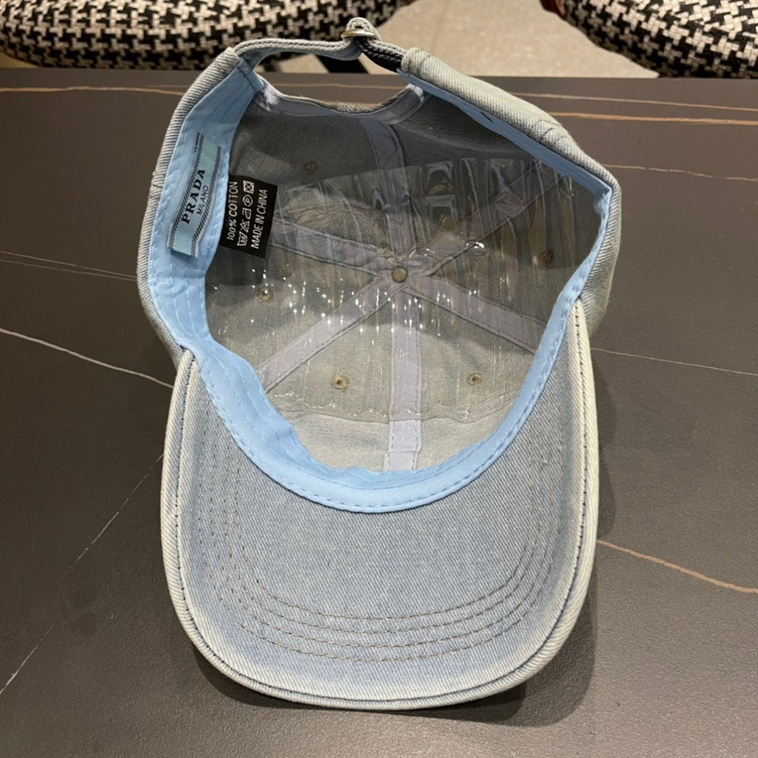  普拉达Prada 新款经典三角标牛仔棒球帽🧢日常刚需 颜色完美 帽型正点 简直谁戴都好看🧐质量超赞👍