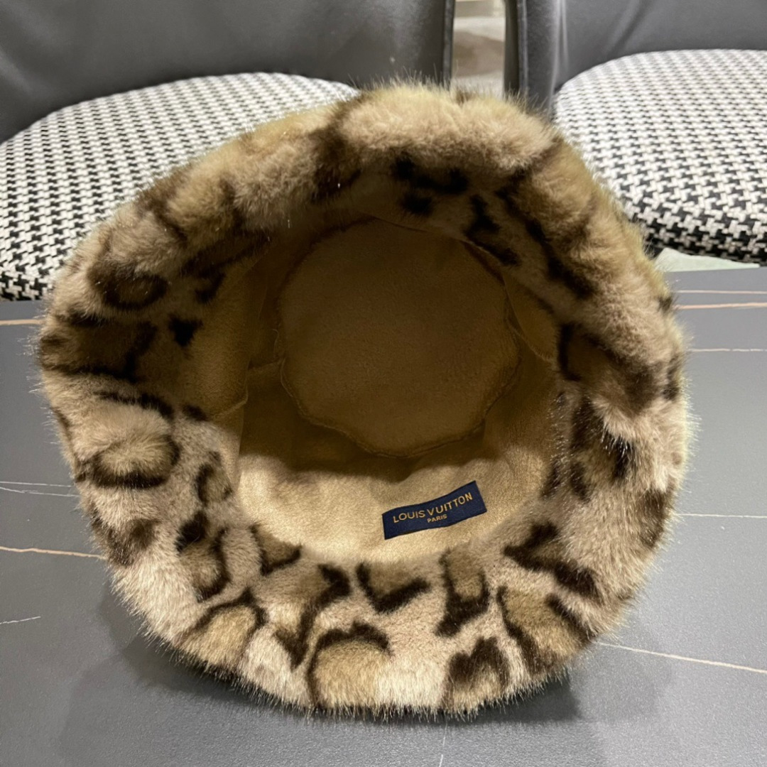 路易威登lv2024洋气豹纹毛绒渔夫帽女冬季新款百搭休闲保暖盆帽