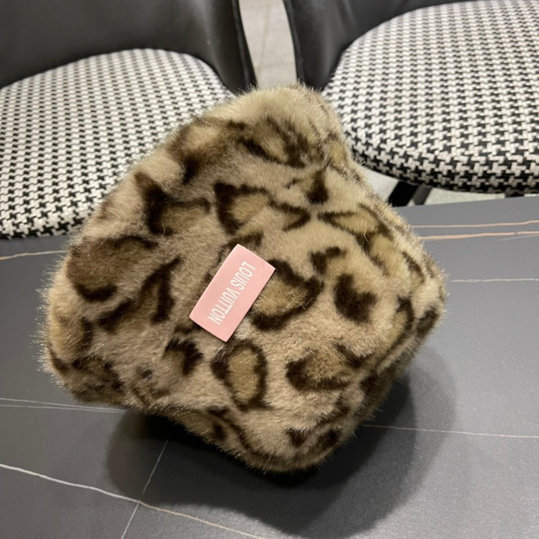 路易威登lv2024洋气豹纹毛绒渔夫帽女冬季新款百搭休闲保暖盆帽