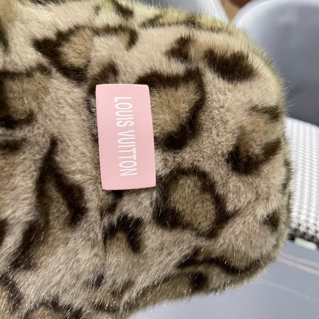 路易威登lv2024洋气豹纹毛绒渔夫帽女冬季新款百搭休闲保暖盆帽