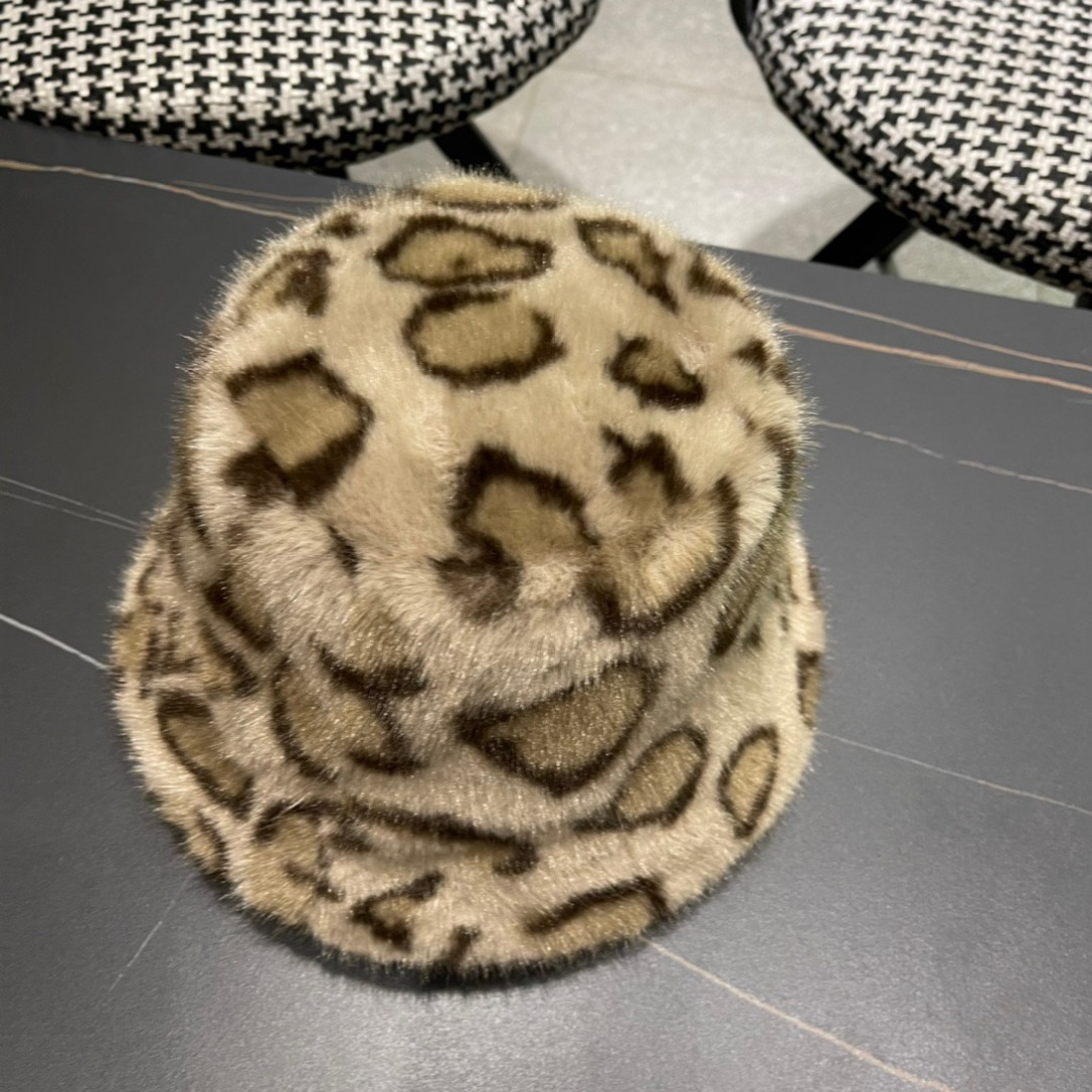 路易威登lv2024洋气豹纹毛绒渔夫帽女冬季新款百搭休闲保暖盆帽