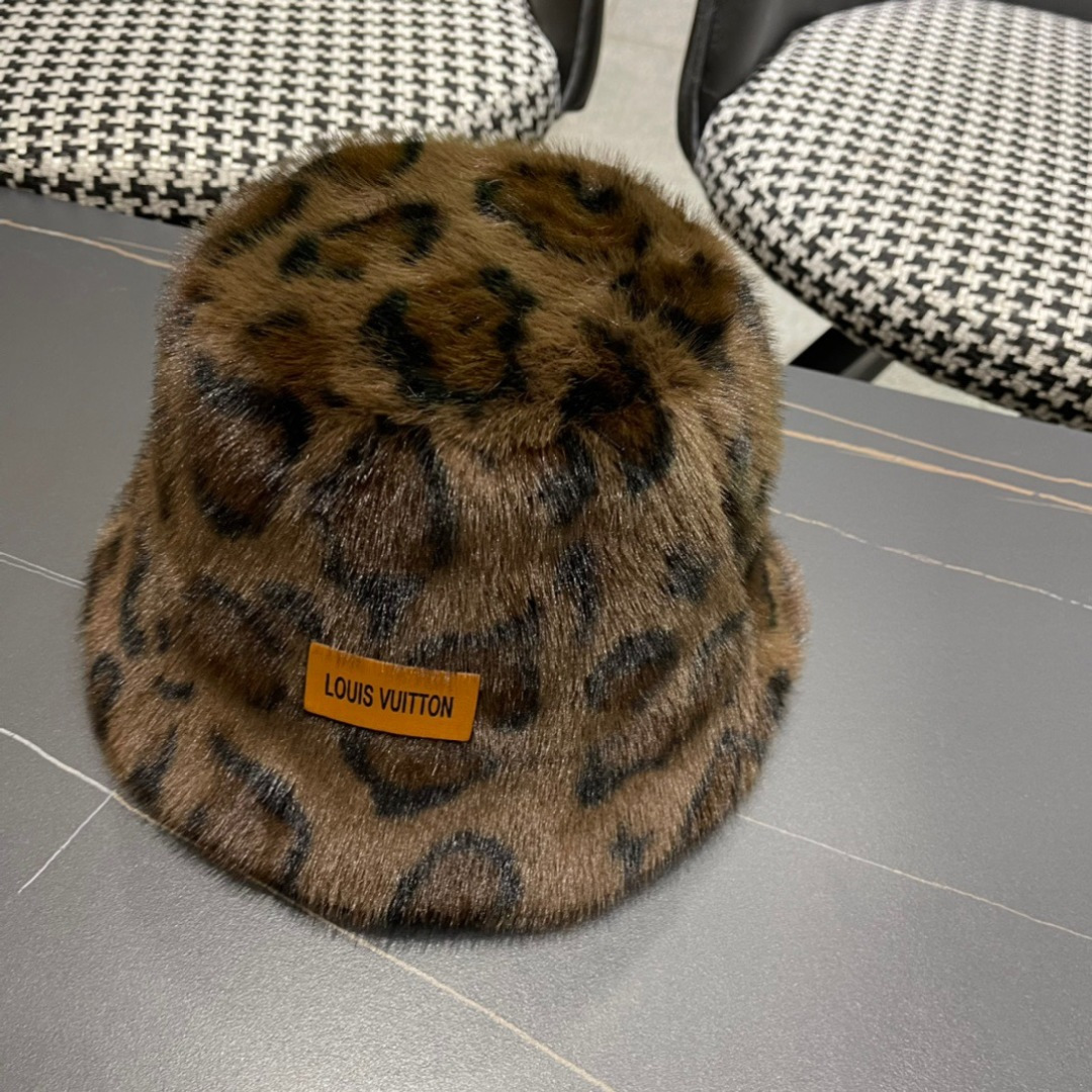 路易威登lv2024洋气豹纹毛绒渔夫帽女冬季新款百搭休闲保暖盆帽