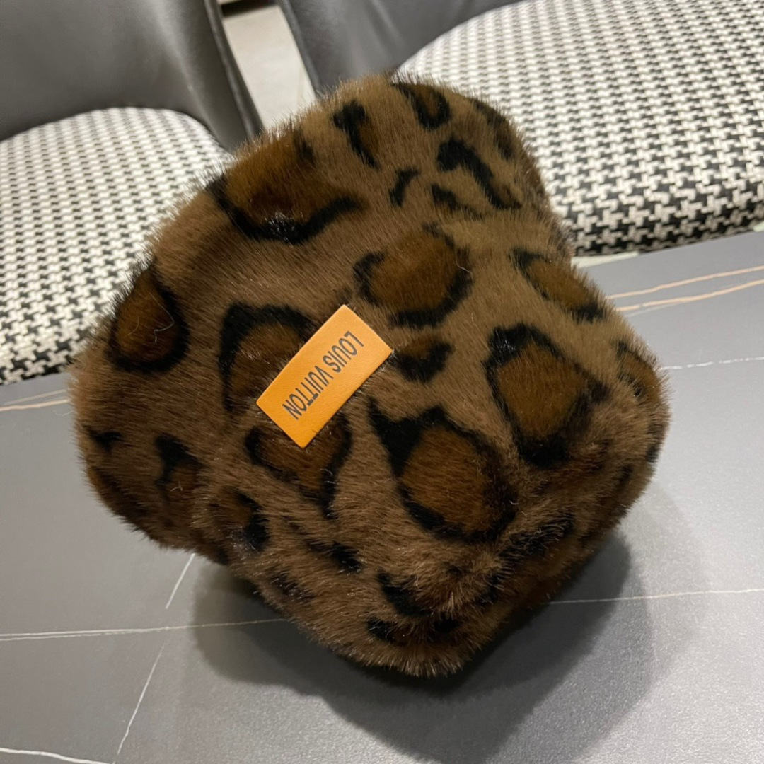 路易威登lv2024洋气豹纹毛绒渔夫帽女冬季新款百搭休闲保暖盆帽