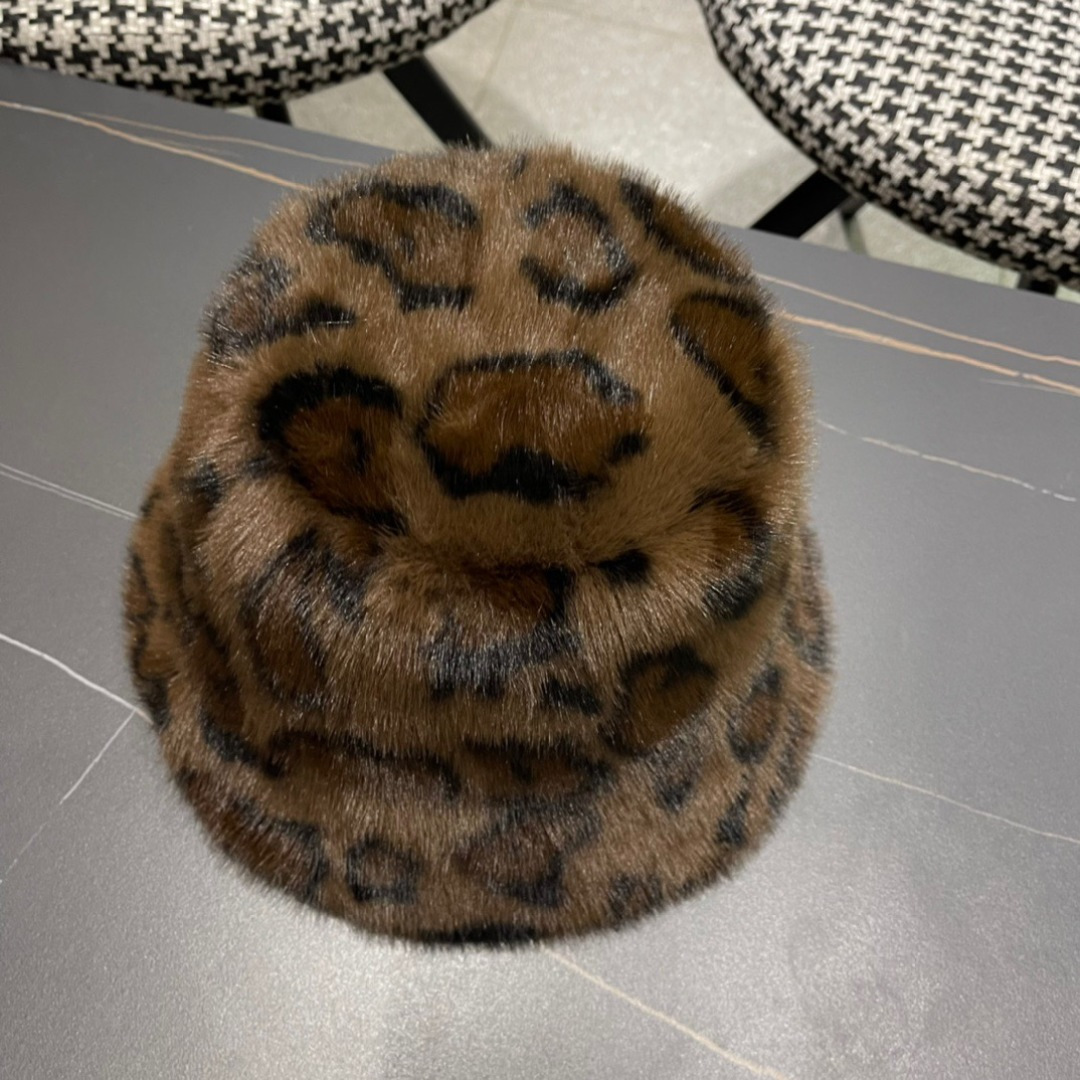 路易威登lv2024洋气豹纹毛绒渔夫帽女冬季新款百搭休闲保暖盆帽