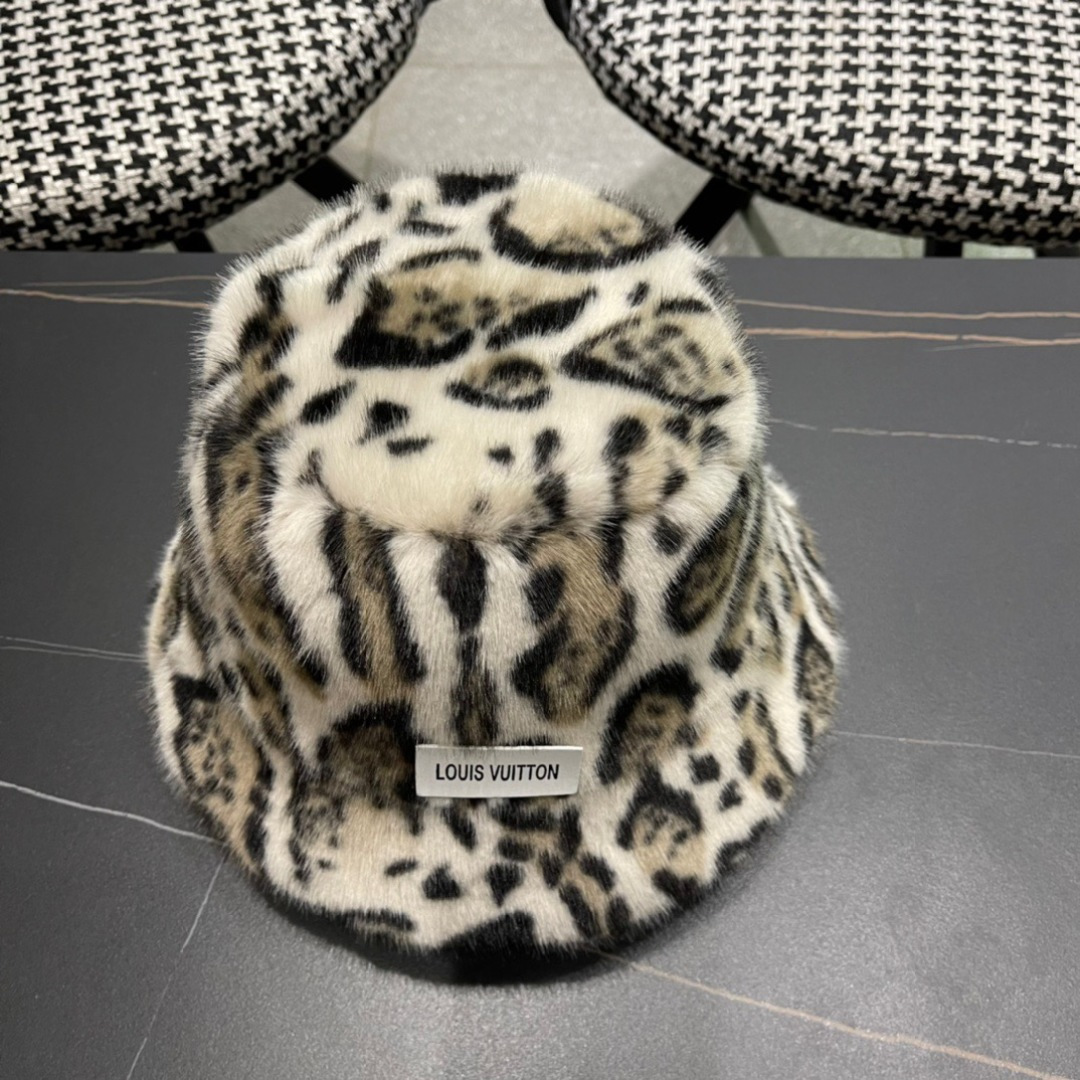 路易威登lv2024洋气豹纹毛绒渔夫帽女冬季新款百搭休闲保暖盆帽