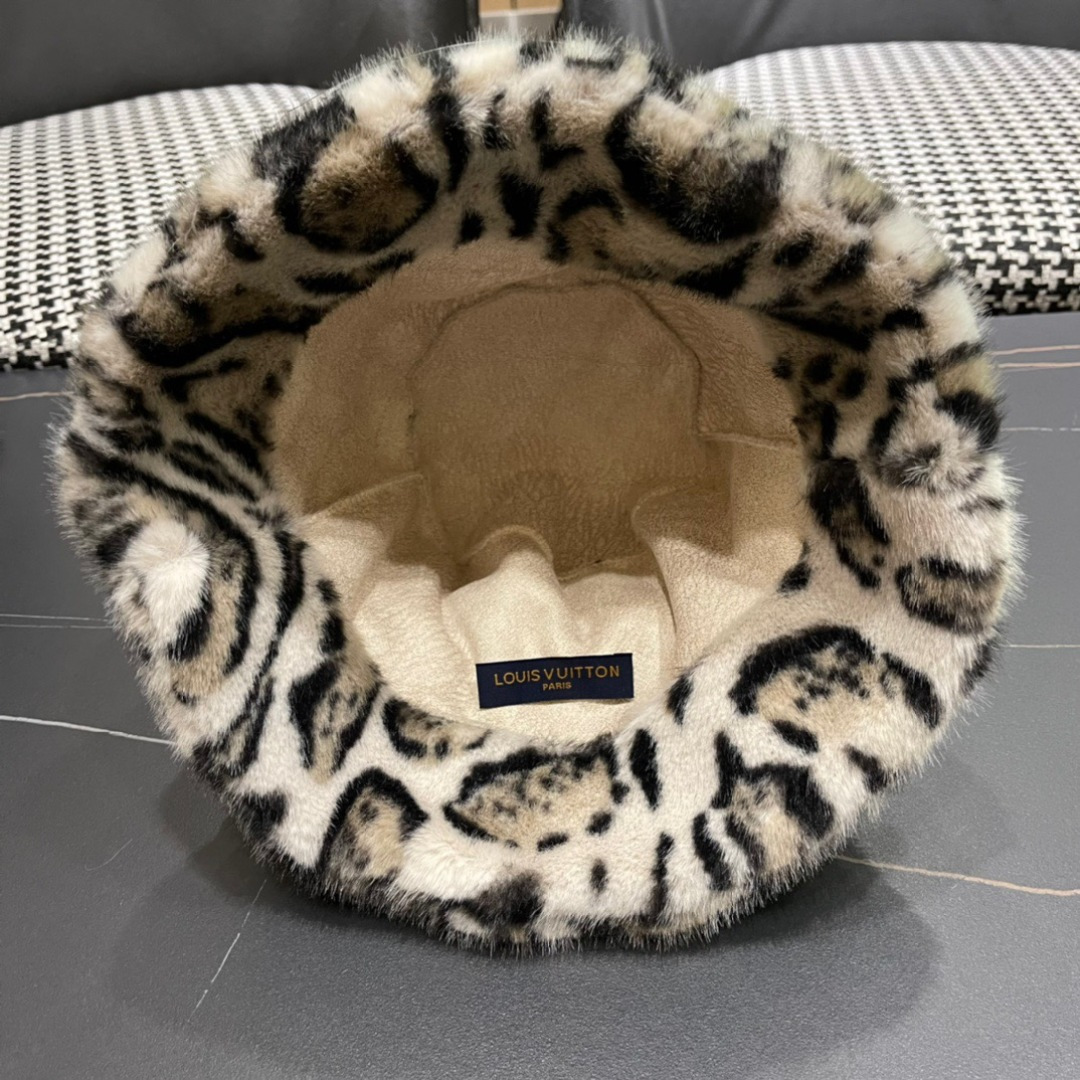 路易威登lv2024洋气豹纹毛绒渔夫帽女冬季新款百搭休闲保暖盆帽