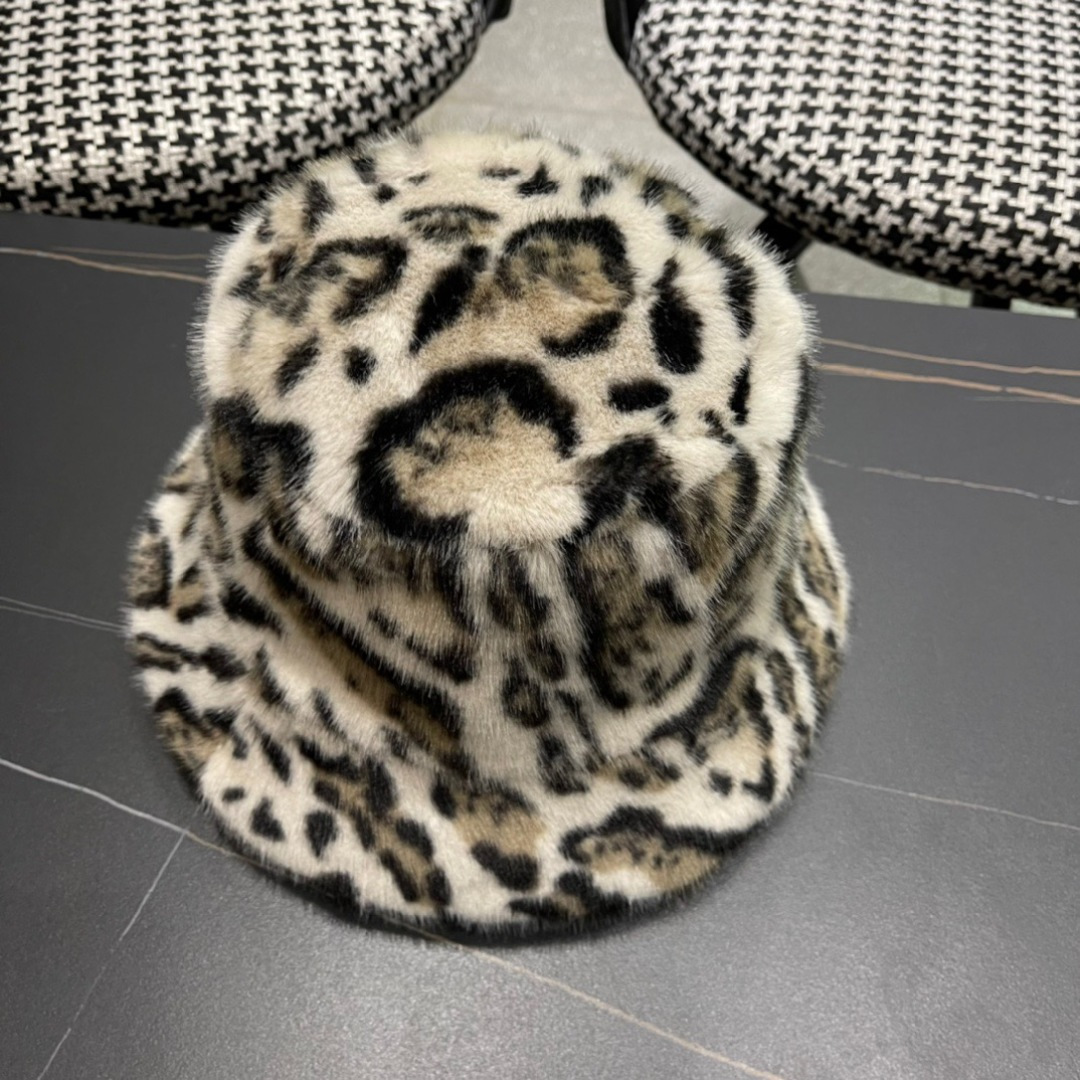 路易威登lv2024洋气豹纹毛绒渔夫帽女冬季新款百搭休闲保暖盆帽