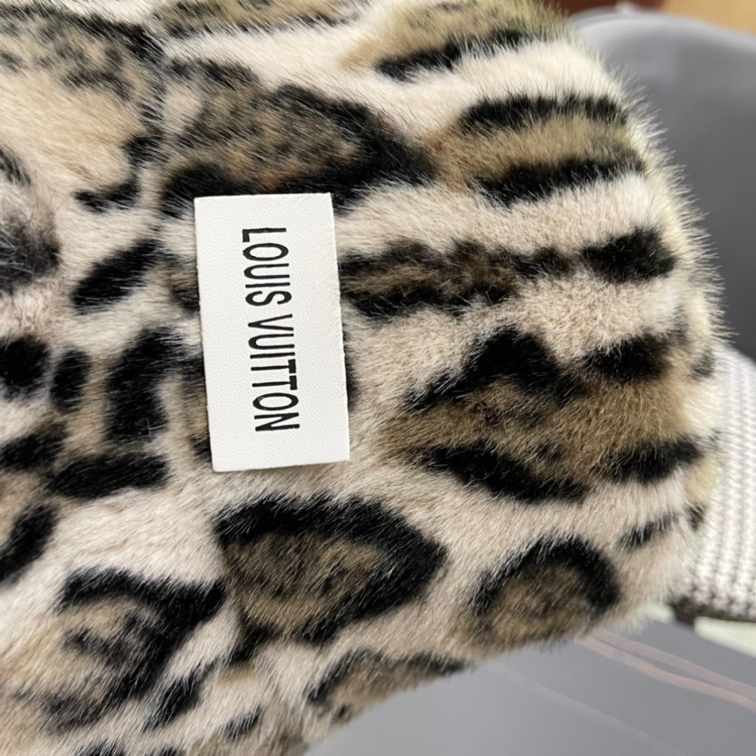 路易威登lv2024洋气豹纹毛绒渔夫帽女冬季新款百搭休闲保暖盆帽