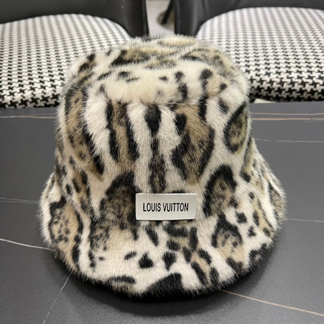 路易威登lv2024洋气豹纹毛绒渔夫帽女冬季新款百搭休闲保暖盆帽