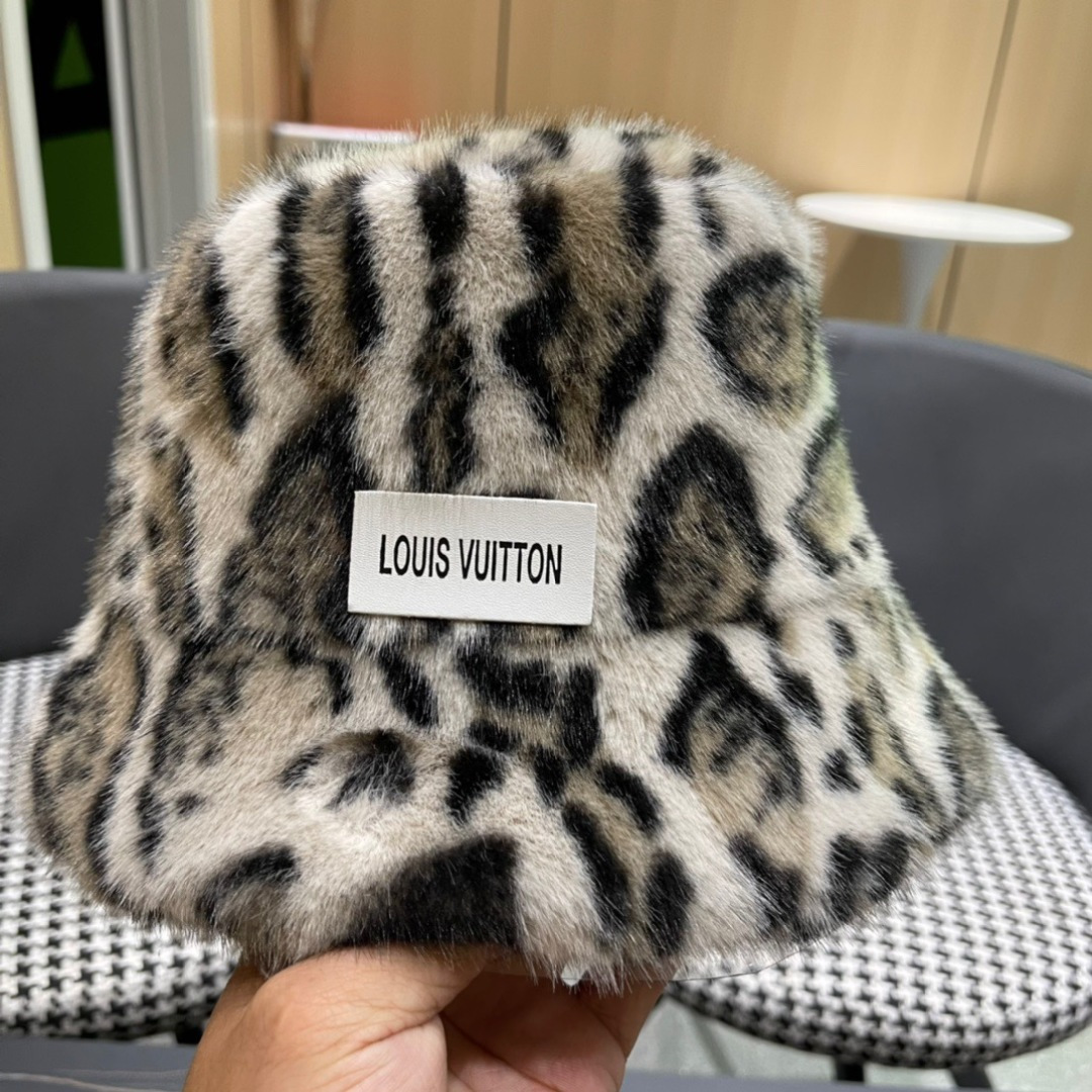 路易威登lv2024洋气豹纹毛绒渔夫帽女冬季新款百搭休闲保暖盆帽