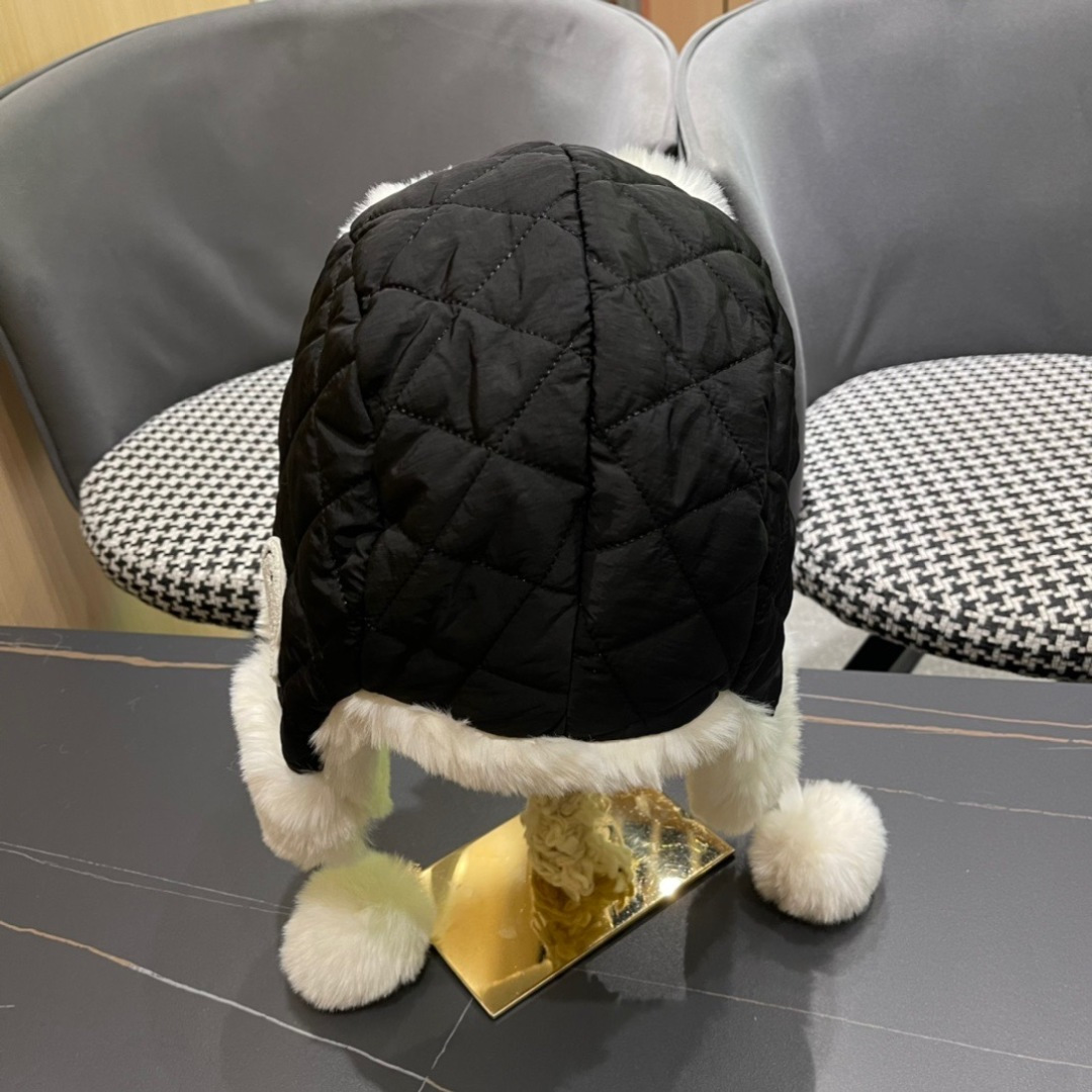 （蒙囗MONCLER】2024秋冬款东北毛绒护耳雷锋帽，加厚更保暖可爱毛球骑电动车保暖护耳帽