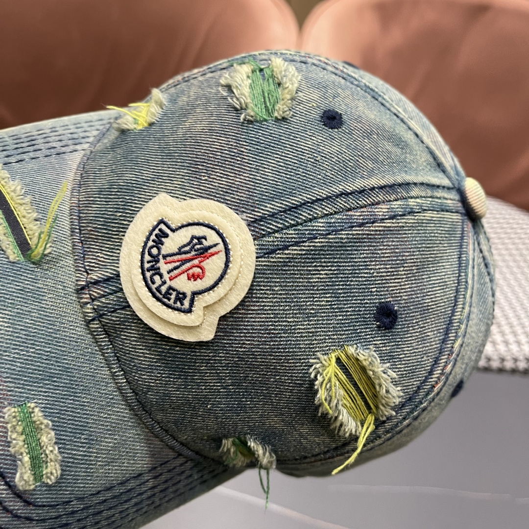  蒙口MONCLER2025新款牛仔破洞棒球帽，时尚炸街单品，风格很OK，网红.时尚博主的最爱！