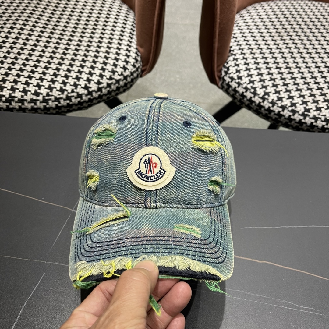  蒙口MONCLER2025新款牛仔破洞棒球帽，时尚炸街单品，风格很OK，网红.时尚博主的最爱！