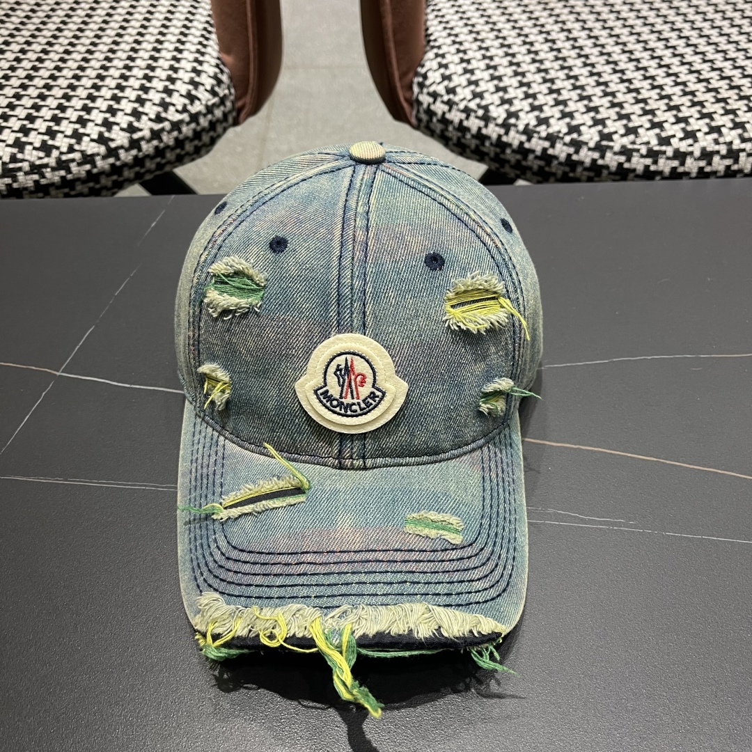  蒙口MONCLER2025新款牛仔破洞棒球帽，时尚炸街单品，风格很OK，网红.时尚博主的最爱！