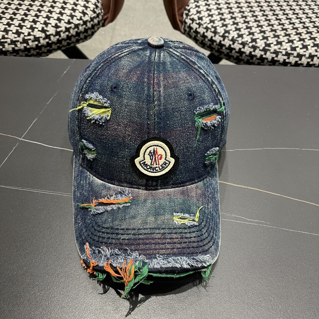  蒙口MONCLER2025新款牛仔破洞棒球帽，时尚炸街单品，风格很OK，网红.时尚博主的最爱！