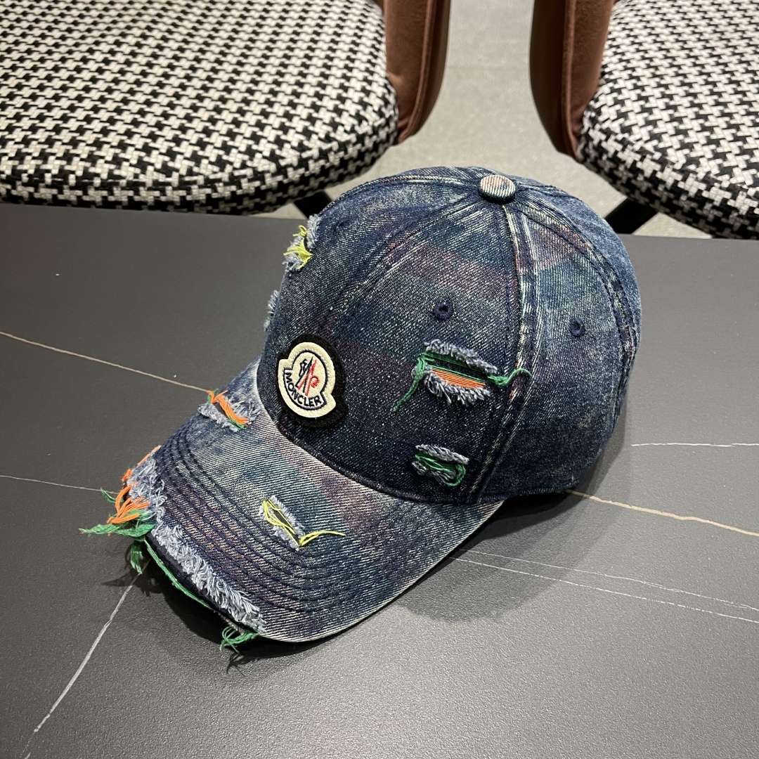  蒙口MONCLER2025新款牛仔破洞棒球帽，时尚炸街单品，风格很OK，网红.时尚博主的最爱！