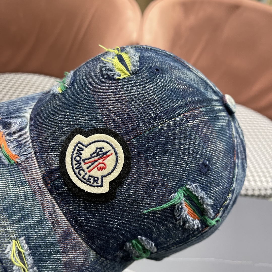  蒙口MONCLER2025新款牛仔破洞棒球帽，时尚炸街单品，风格很OK，网红.时尚博主的最爱！